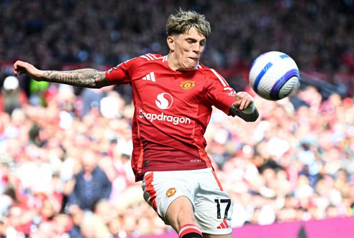 I'm not going to Saudi Arabia! Manchester United made a decision to become a star of 70 million pounds. First of all, stay in Europe...Naples Love Call