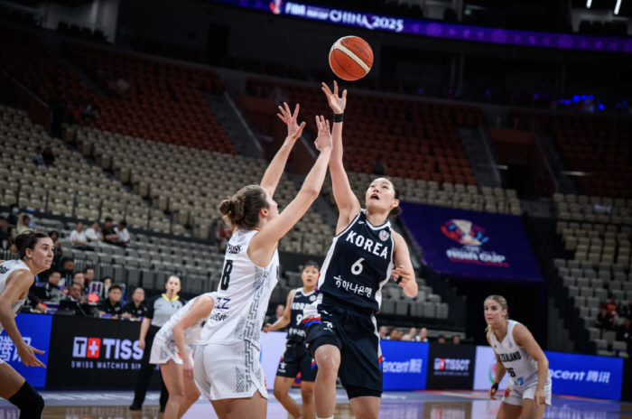 Kang Yi-seul injured out → Park Ji-soo's winning goal, women's basketball barely won New Zealand 7876 and clashed with China in the second round