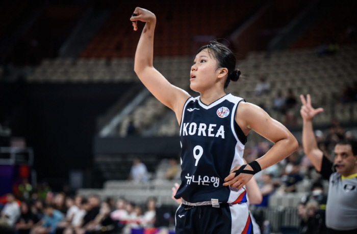 Kang Yi-seul injured out → Park Ji-soo's winning goal, women's basketball barely won New Zealand 7876 and clashed with China in the second round
