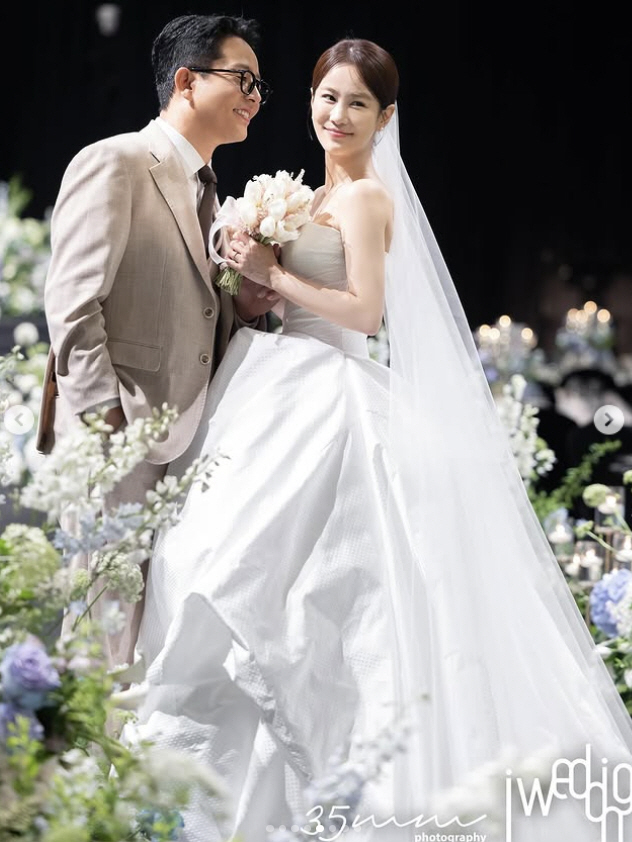Kim Jun-ho ♥ Kim Ji-min, the 25th couple...'Tears, Laughter, and Chant' is the best wedding ceremony ever