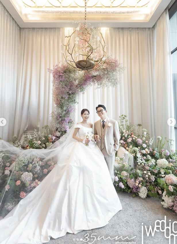 Kim Jun-ho ♥ Kim Ji-min, the 25th couple...'Tears, Laughter, and Chant' is the best wedding ceremony ever