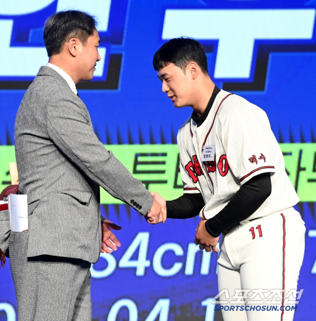 Kiwoom at the bottom, Hong Won-ki, head coach Ko Hyung-wook, was dismissed in a surprise move...Acting Director Seol Jong-jin's system 