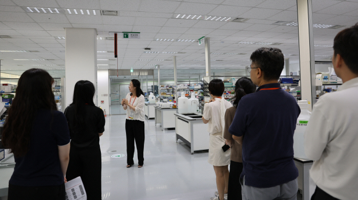 The Korea Pharmaceutical Bio Association and GC Green Cross hold an open house for pharmaceutical bio at the Mokam Campus R&D Center