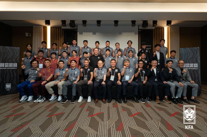 North Korea, China, the U.S., and Korea-Japan Soccer Made in Korea → Japan ´ Way Soccer Technology Policy Exchange
