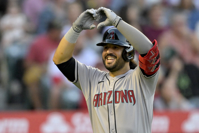 Ohtani, the counterattack of the second-place group, is being pursued, and five people are the first in the history of 30 home runs in the first half, and 50 home runs?