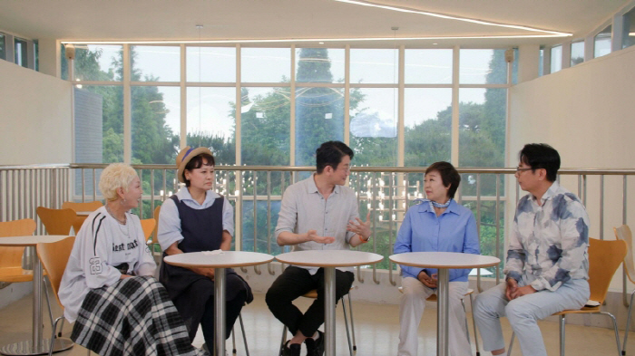 Park Won-sook complains of depressive symptoms and suffers a lot