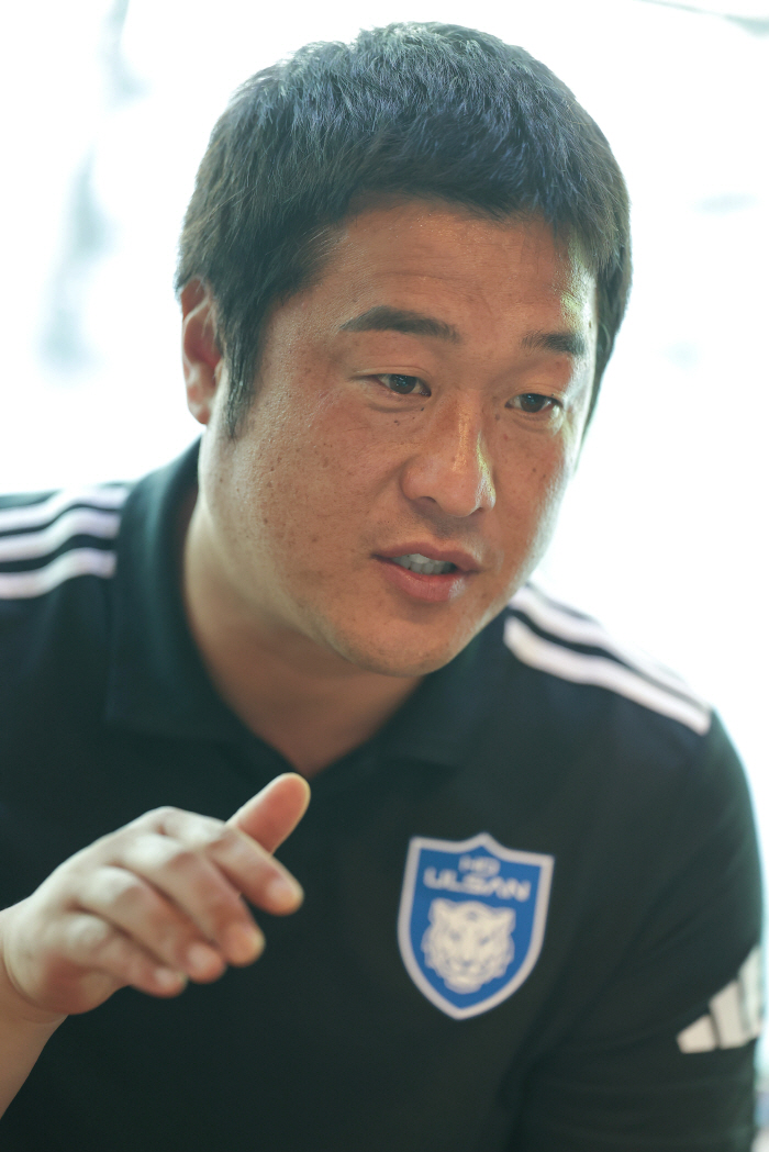 The philosophy of Ulsan U18 coach Lee Seung-hyun in 2016 is attitude, the second is basic, and the third is challenge