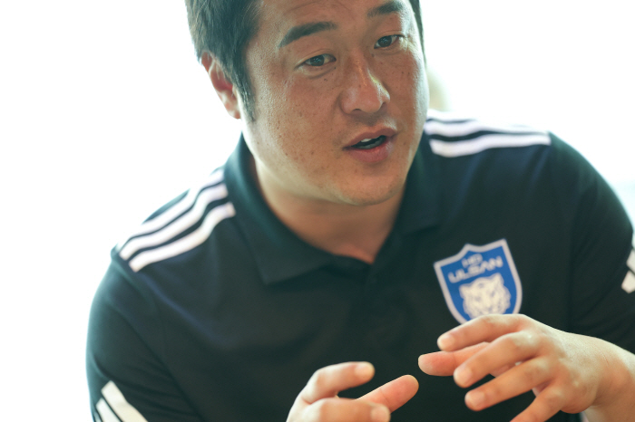 The philosophy of Ulsan U18 coach Lee Seung-hyun in 2016 is attitude, the second is basic, and the third is challenge
