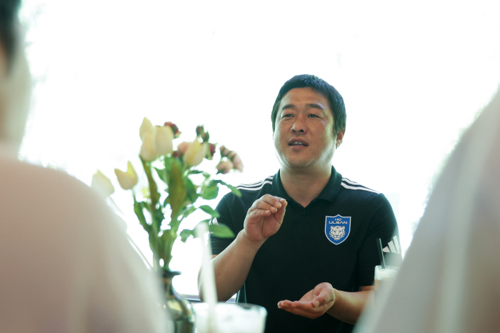 The philosophy of Ulsan U18 coach Lee Seung-hyun in 2016 is attitude, the second is basic, and the third is challenge