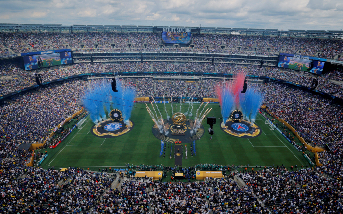 Red carpet half-time show Trump, is it a Super Bowl? ...American Club World Cup Final