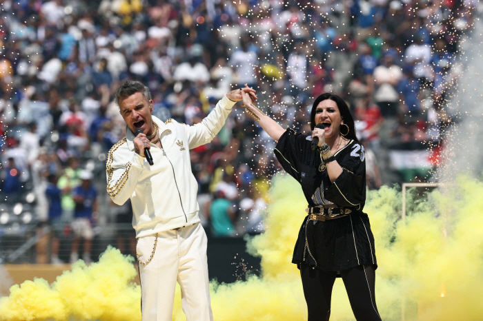 Red carpet half-time show Trump, is it a Super Bowl? ...American Club World Cup Final