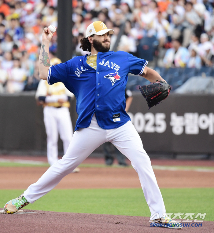 Respect for Living Legend in the All-Star Game...He's more than good. He's the best foreigner