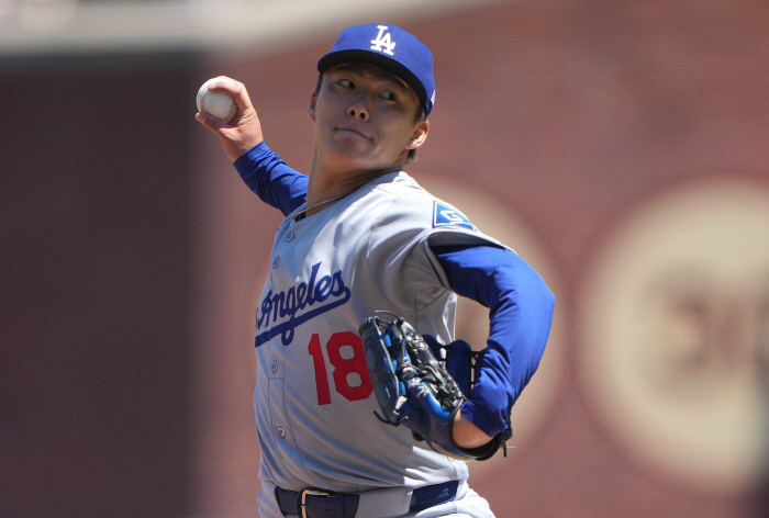 Ryu Hyun-jin and Darvish are not famous...0.90 → 3.644488 billion ace's two faces, stinging criticism