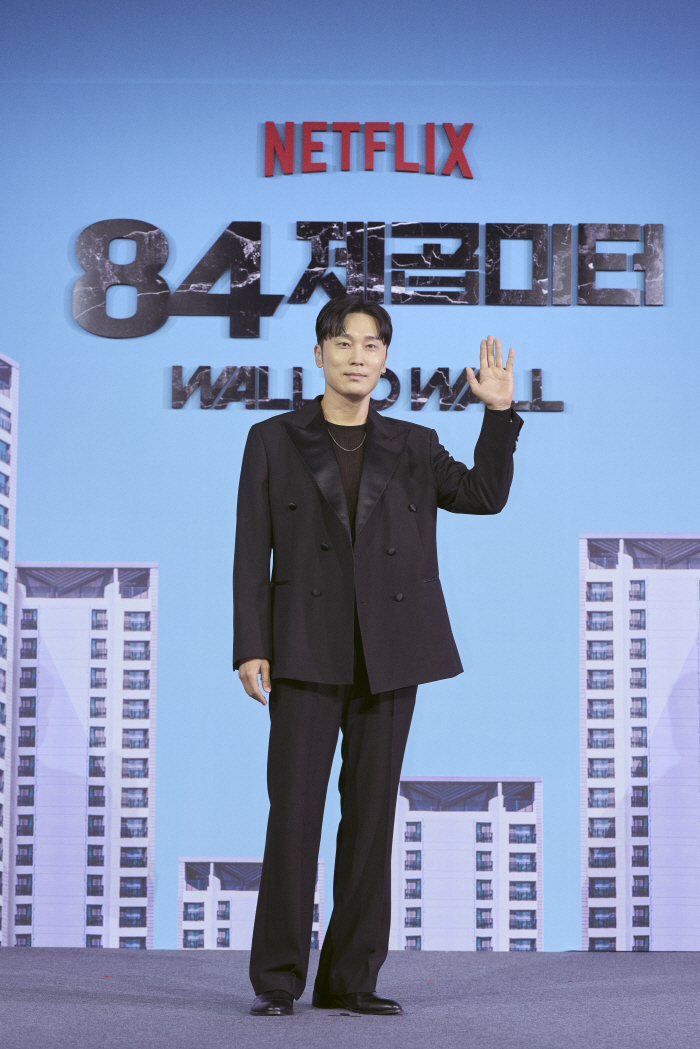 Kang Haneul, Yeom Hye-ran, and Seo Hyun-woo Star in Netflix Thriller ‘Wall To Wall’