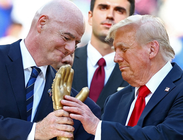 Trump's Central Instinct, Suddenly Chelsea Center President Trump Controverses Club World Cup Awards