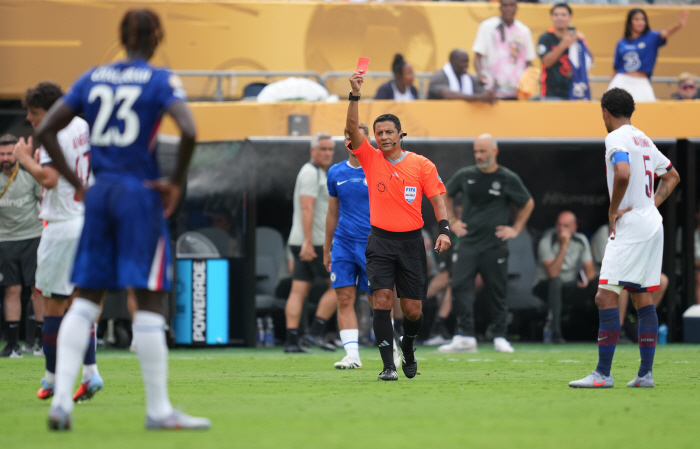 What's wrong with long hair? Cucurella → Neves' exit, PSG's tears...No card Romero was lucky