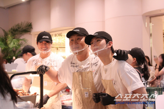 Why are Mr. Eonam and Mr. Han coming out there? What did Ryu Soo-young, Yoon Kyung-ho, and Kihyun ask their fans to do while holding popcorn squid?