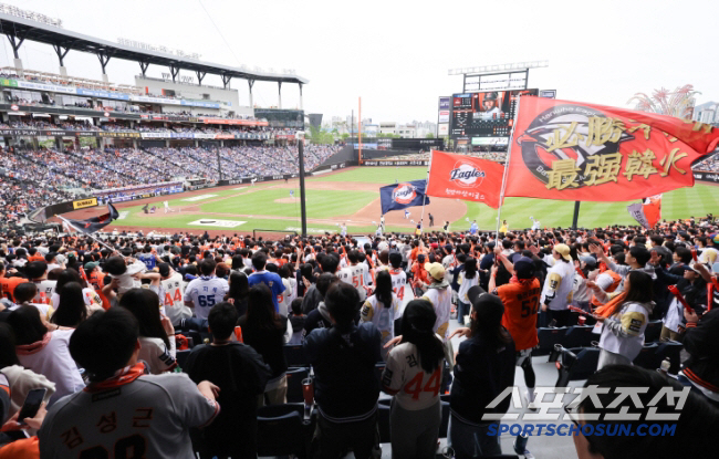 As a result, the number of seats that were occupied by Hanwha Eagles stood at 99.6 percent, with 730,000 seats and 3,041 empty seats. The number of spectators was higher than that of Kia Tigers