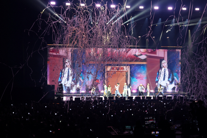 EXO’s Baekhyun Kicks Off First European Solo Tour with Sold-Out Berlin Concert