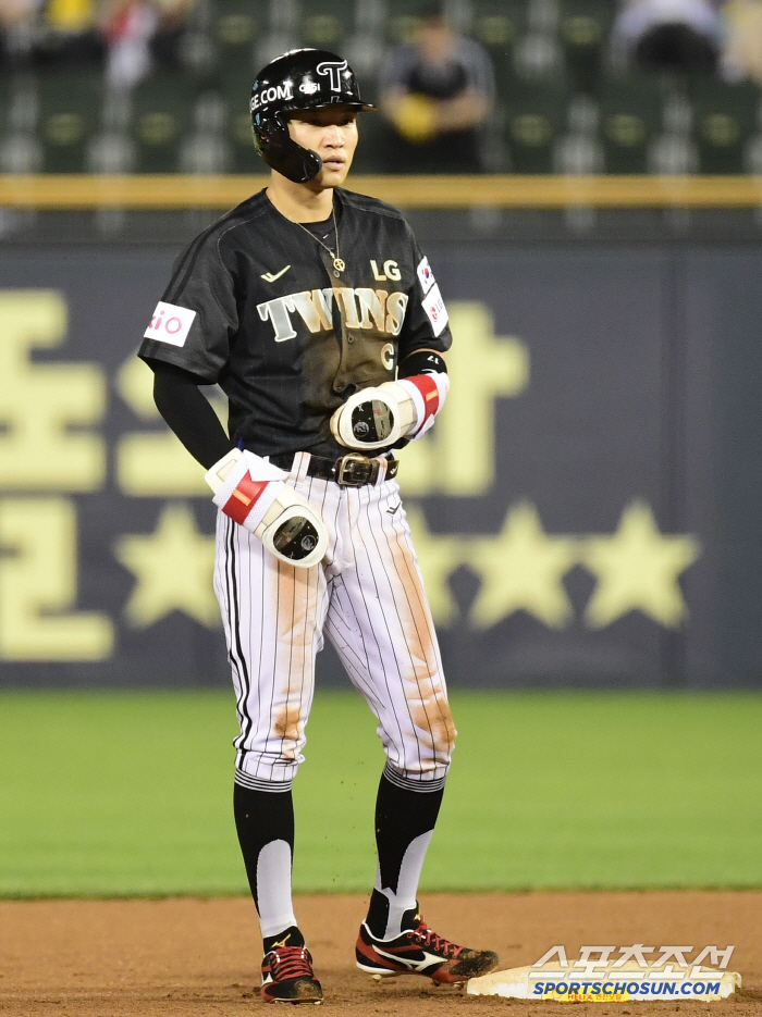 Every 20 years, LG's steal king was born? Kim Jae-bak in 1985 → Park Yong-taek in 2005 → Park Hae-min in 25. I don't want to miss the steal king who came into Park Hae-min's hands in July