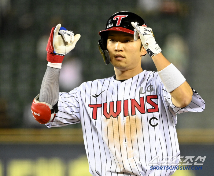 Every 20 years, LG's steal king was born? Kim Jae-bak in 1985 → Park Yong-taek in 2005 → Park Hae-min in 25. I don't want to miss the steal king who came into Park Hae-min's hands in July