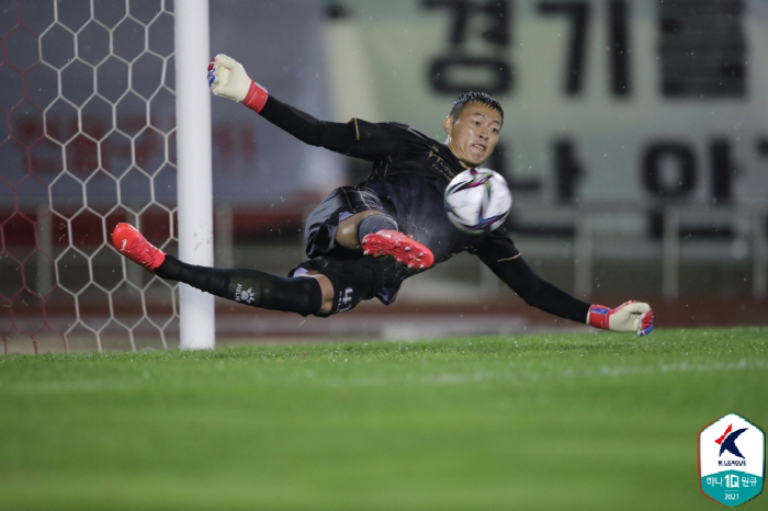  E-land in crisis, I've got it! GK Koo Sung-yoon from Kuk University was recruited in a surprise move
