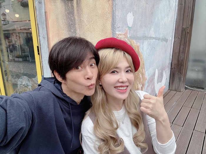 Ha Hee-ra, 55, transformed her blonde hair 44 years after her debut ♥ Choi Soo-jong fell in love again