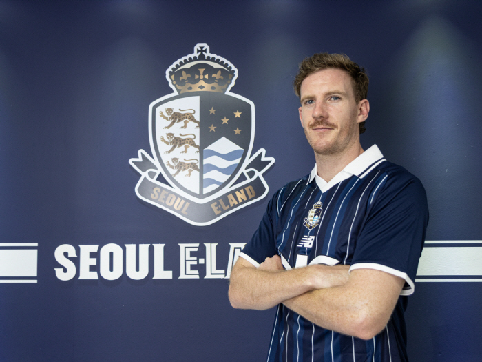 He added weight to the defense E-Land recruited Aaron, a central defender from K League 1 