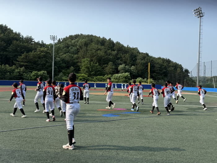 I was on the verge of breaking up because I didn't have a player…The national championship semifinals and the national flag, and now it's a prestigious baseball team! The story of the miracle of human victory