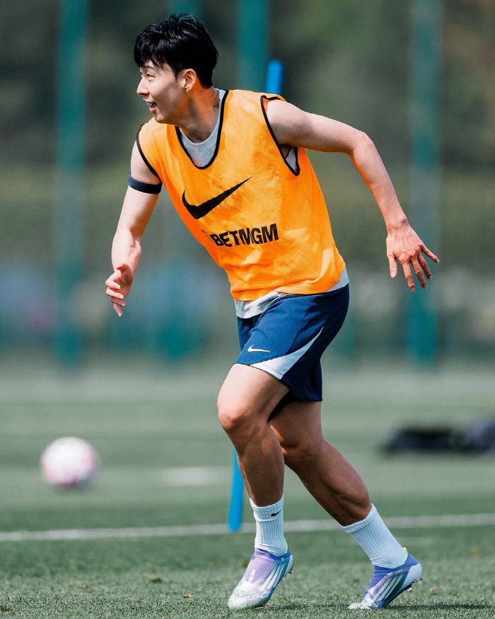 I'm leaving? Son Heung-min returns to the training ground with a bright smile...It's earned Tottenham more than 40 billion won