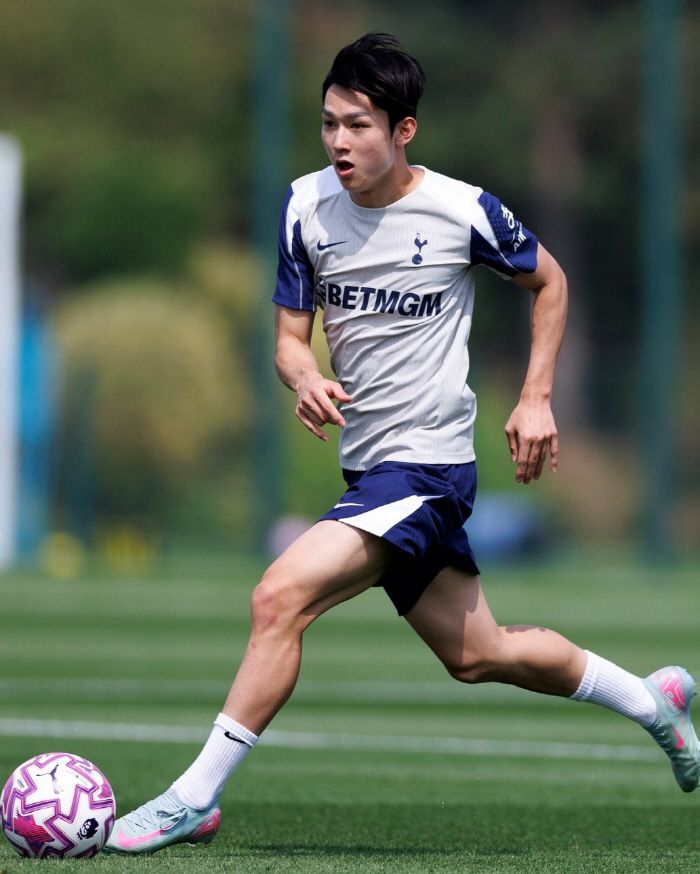 I'm leaving? Son Heung-min returns to the training ground with a bright smile...It's earned Tottenham more than 40 billion won