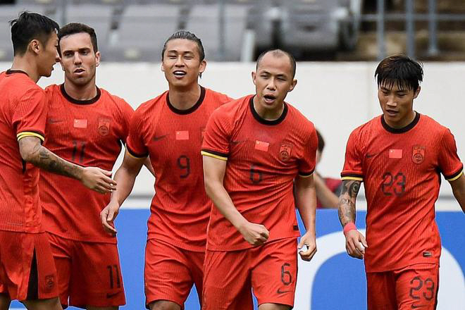 It's a good thing to do in Korea It's the same in China and Hong Kong. Shaolin soccer → Bam Bam Bam → Bench Clearing → A mess full of swear words