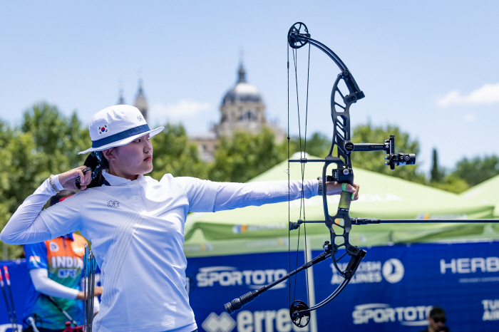 KANG CHAEYOUNG won 2 gold medals in archery, No. 1 overall in the 4th World Cup in 2025