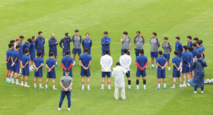 K-League J-League pride is caught, defenders, we are representatives of J-League, and if we lose the match between Korea and Japan, we will look down at J-League