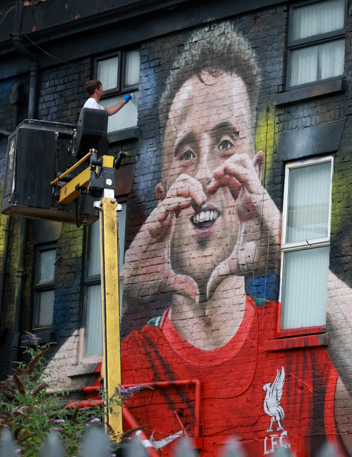 Manchester United manager, captain, and Anfield visit to commemorate Jota...Deep condolences on behalf of United