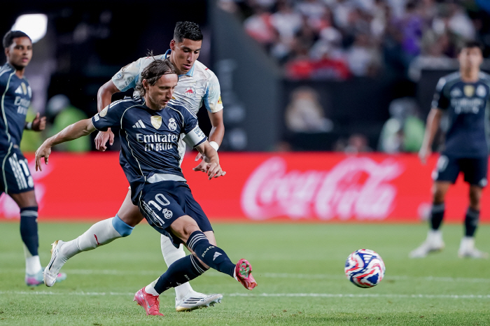 Tottenham's uniform number has been added again. Foolish legend Modric confirmed the transfer of Real → AC Milan...Contract by 2027