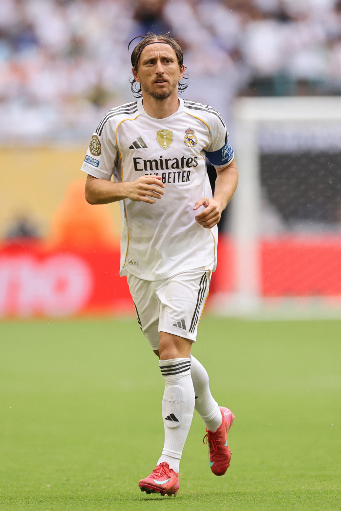 Tottenham's uniform number has been added again. Foolish legend Modric confirmed the transfer of Real → AC Milan...Contract by 2027