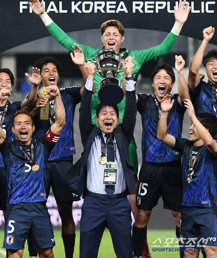  Coach Hong Myung-bo, who is drawing the future after his first loss, is disappointing, but he did better than Japan→ I'm sorry to the fans, but I saw hope (Full Story)