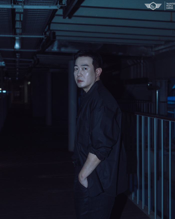 Park Yong-woo, a hunter with a mask, said, 'Psychopaths also feel lonely...In the end, it's a matter of love and fear'