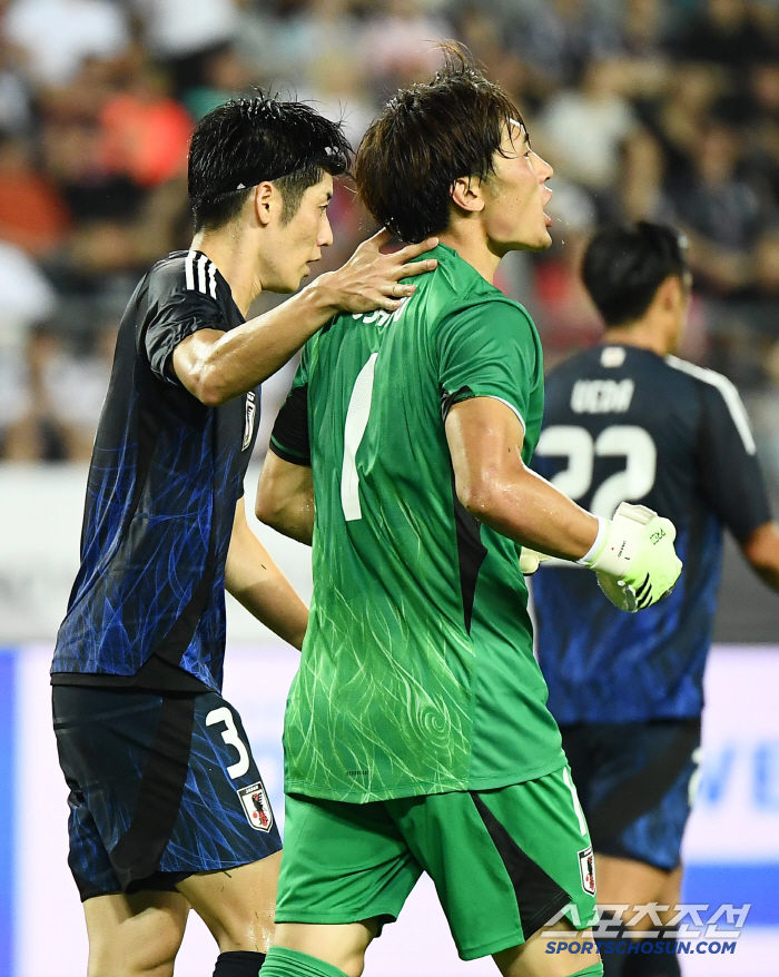  Goalkeeper Osako blocked Lee Ho-jae's shot