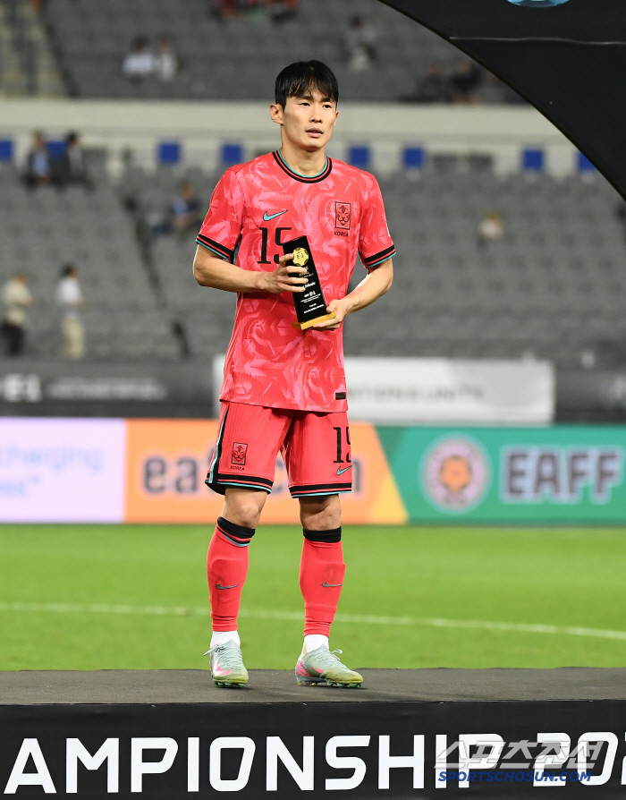  Kim Moon-hwan Wins Defense Award Alone
