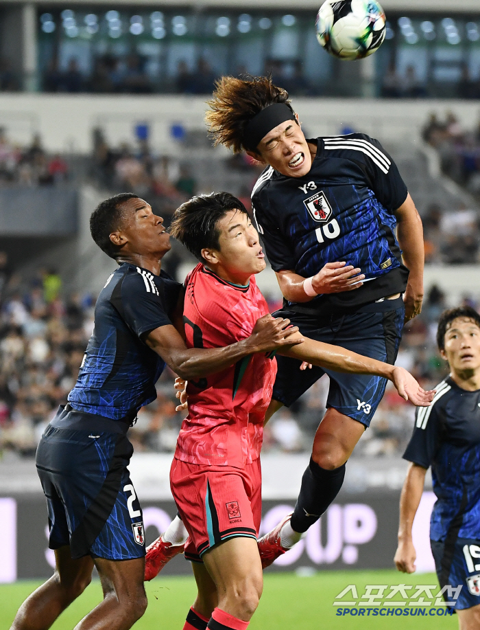  Lee Ho-jae blocked by Japanese defense