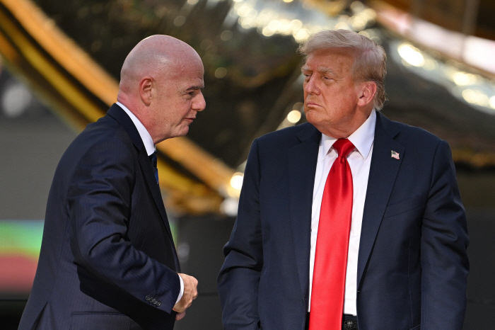 Unlike Emperor Nero, the chairman of the players' union, who directly hit Infantino, even filed a lawsuit...FIFA's Complaints Are Rising