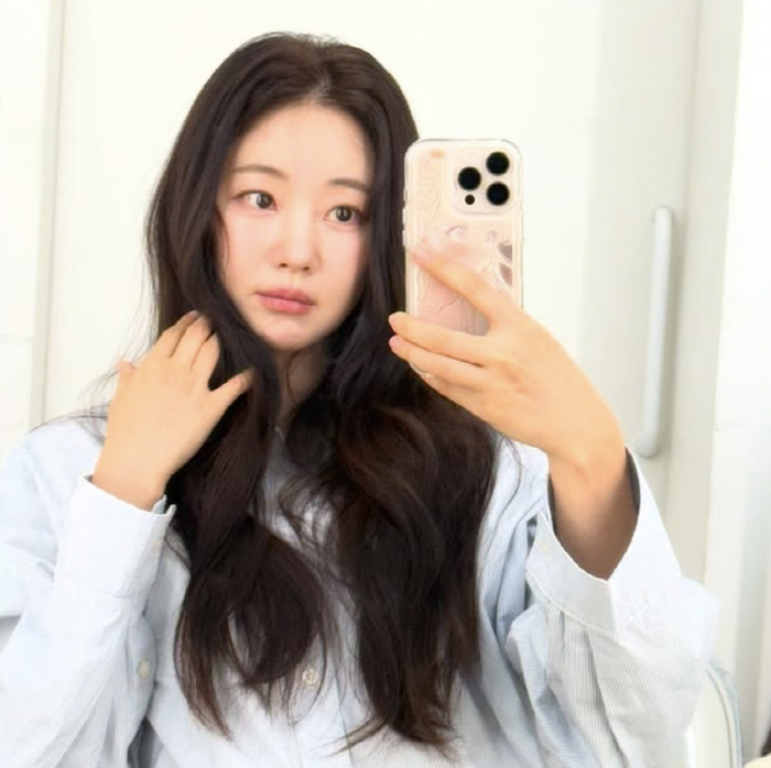 47-year-old Kim Sa-rang's face stopped. Time's rising beauty