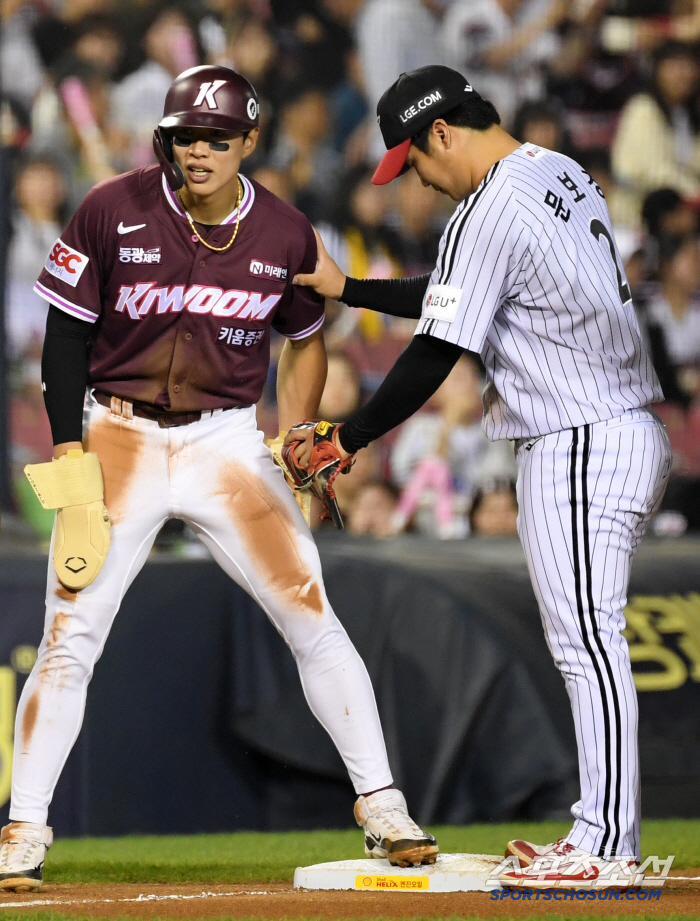 The 6.5 game difference was also burdensome. Hanwha is also under the pressure that the No. 1 team will feel, as said by the winner, who is 4.5G behind. We're going after each other
