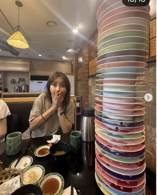 Cha In-pyo ♥ Shin Ae-ra, a mountain of sushi plates, how many are there