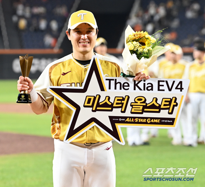 I desperately hope that the MVP of the Korean Series will also come out of LG. LG, who swept the MVP of the first and second division of the All-Star Game, and the MVP of the Korean Series are also Chung Jo-joon. Last year's Choi Hyung-woo → Kim Sun-bin KIA Follow Me 