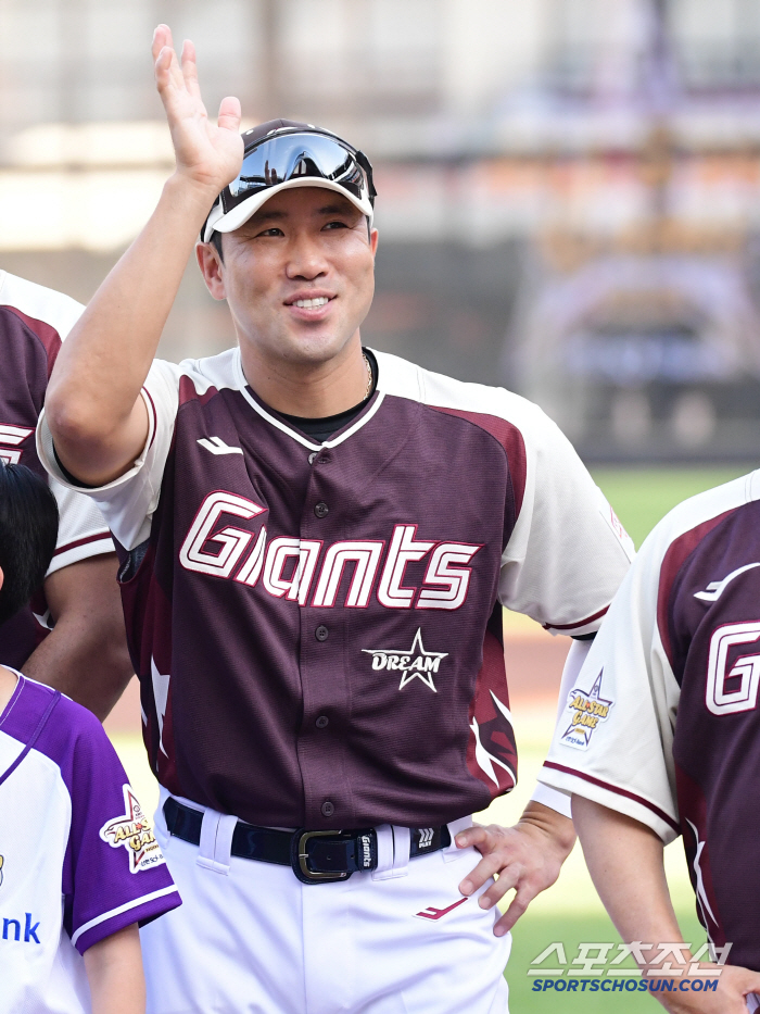 I'm going to catch Hanwha, right? Lotte, the No. 1 team batting average, is the No. 1 player to change...The master's concerns in 41 sacrificial buns 