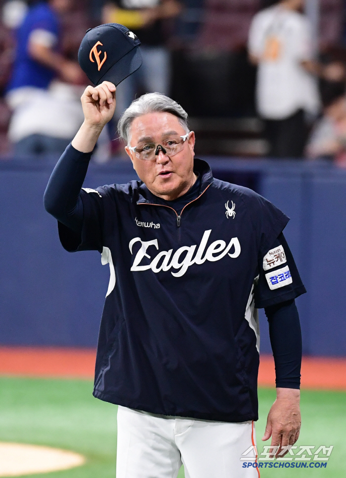 It was difficult to win 50 games in 144 games. It wasn't an easy mission because it was Hanwha. MOON, should we solve all the dreams of winning 1,000 games
