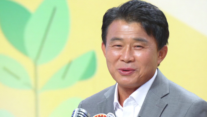 Kim Shin-Ki-Shinki' Dies After Giving Birth to Me...'My grandmother raised me like a baby'

(Morning yard)